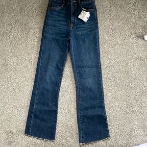 Zara Jeans- size 0/32 (NEVER WORN)